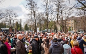 Święcenie potraw wielkanocnych w Bazylice Św. Ludwika Króla i Wniebowzięcia NMP w Katowicach (5)