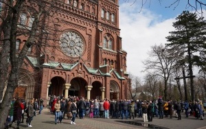 Święcenie potraw wielkanocnych w Bazylice Św. Ludwika Króla i Wniebowzięcia NMP w Katowicach (7)