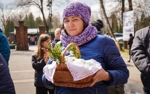 Święcenie potraw wielkanocnych w Bazylice Św. Ludwika Króla i Wniebowzięcia NMP w Katowicach (8)