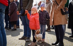 Święcenie potraw wielkanocnych w Bazylice Św. Ludwika Króla i Wniebowzięcia NMP w Katowicach (12)