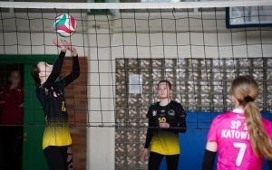 Sportowa rywalizacja dziewcząt w SP nr 51 w Katowicach (15)