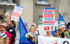 Protest pielęgniarek i położnych w Katowicach - 2023 (1)