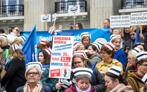 Protest pielęgniarek i położnych w Katowicach - 2023 (3)