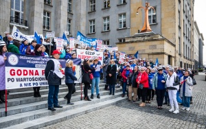 Protest pielęgniarek i położnych w Katowicach - 2023 (4)