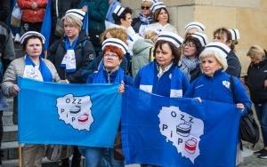 Protest pielęgniarek i położnych w Katowicach - 2023 (5)