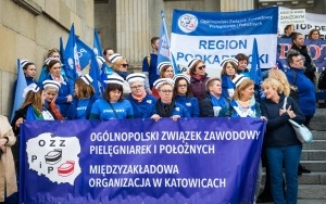 Protest pielęgniarek i położnych w Katowicach - 2023 (1)