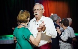 Seniorzy na potańcówce w Miejskim Dom Kultury Bogucice-Zawodzie (2)