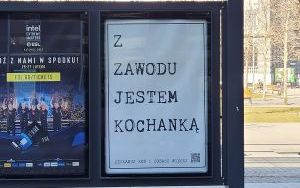 Plakaty w Katowicach. Nietypowa akcja Teatru Śląskiego (2)