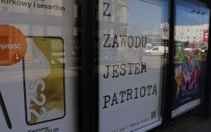 Plakaty w Katowicach. Nietypowa akcja Teatru Śląskiego (2)