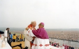 Jan Paweł II w Katowicach. Papież na Lotnisku Muchowiec był w czerwcu 1983 roku (7)