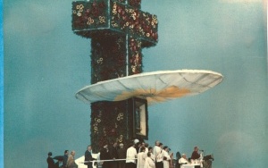 Jan Paweł II w Katowicach. Papież na Lotnisku Muchowiec był w czerwcu 1983 roku (14)