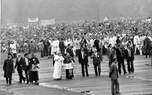 Jan Paweł II w Katowicach. Papież na Lotnisku Muchowiec był w czerwcu 1983 roku (12)