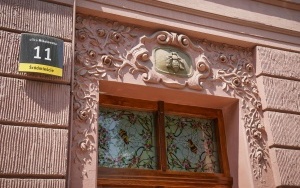 Ozdobne drzwi przy ul. Mikołowskiej (1)