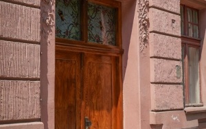 Ozdobne drzwi przy ul. Mikołowskiej (4)