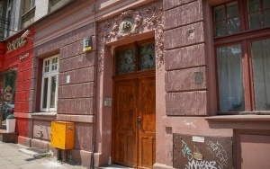 Ozdobne drzwi przy ul. Mikołowskiej (6)