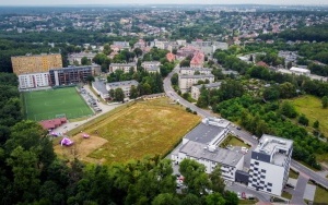 Pierwsze wbicie łopaty na boisku w Katowicach-Kostuchnie (3)