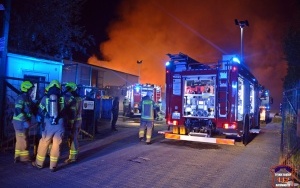 Pożar składu makulatury w Tychach (3)