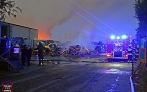 Pożar składu makulatury w Tychach (13)