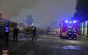 Pożar składu makulatury w Tychach (15)