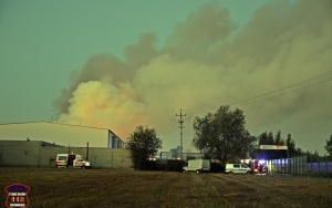 Pożar składu makulatury w Tychach (18)