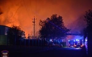 Pożar składu makulatury w Tychach (3)