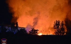 Pożar składu makulatury w Tychach (14)