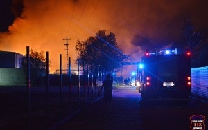 Pożar składu makulatury w Tychach (15)