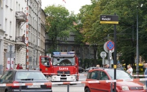 Niewybuch w Katowicach. Zabezpieczenie terenu przez służby przy Placu Wolności (6)