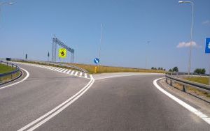 „STOP - Zły kierunek”. Nowe żółte tablice na drogach w całej Polsce  (1)