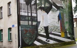 Nostalgiczny mural na budynku przy ul. Floriana 8 w Katowicach (2)