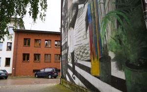 Nostalgiczny mural na budynku przy ul. Floriana 8 w Katowicach (6)