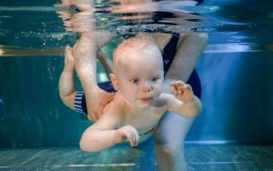 Kurs pływania dla niemowląt i dzieci na basenach Brynów i Burowiec w Katowicach (12)