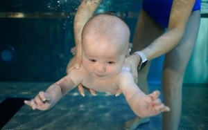 Kurs pływania dla niemowląt i dzieci na basenach Brynów i Burowiec w Katowicach (15)