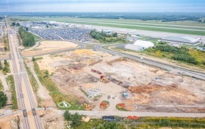 Budowa nowego parkingu przy Katowice Airport [sierpień 2023] (2)