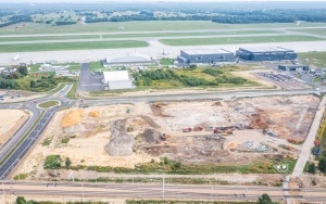 Budowa nowego parkingu przy Katowice Airport [sierpień 2023] (1)