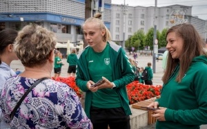 Piłkarki GKS Katowice promują Ligę Mistrzyń na rynku (7)