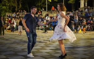 Taneczne zakończenie wakacji w stylu retro w Parku Śląskim (7)