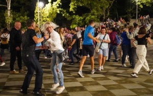 Taneczne zakończenie wakacji w stylu retro w Parku Śląskim (11)