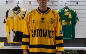 Nowe stroje domowe hokejowego GKS Katowice (5)