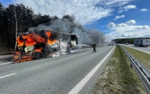 Pożar ciężarówki na S1 w Mierzęcicach (1)