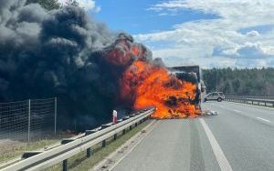 Pożar ciężarówki na S1 w Mierzęcicach (3)