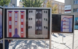 Wystawa plakatów na rynku w Katowicach. Tematem katowicka moderna (5)