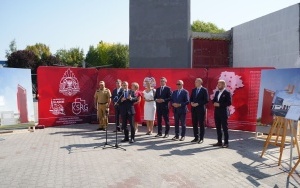 Przekazanie nowych wozów strażackich w Komendzie Wojewódzkiej Państwowej Straży Pożarnej w Katowicach (11)