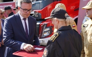 Przekazanie nowych wozów strażackich w Komendzie Wojewódzkiej Państwowej Straży Pożarnej w Katowicach (18)
