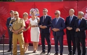 Przekazanie nowych wozów strażackich w Komendzie Wojewódzkiej Państwowej Straży Pożarnej w Katowicach (8)