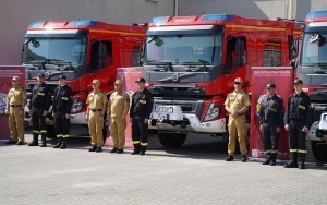 Przekazanie nowych wozów strażackich w Komendzie Wojewódzkiej Państwowej Straży Pożarnej w Katowicach (9)
