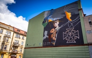 Mural upamiętniający harcmistrza Jerzego Lisa przy ul. Gliwickiej w Katowicach (9)