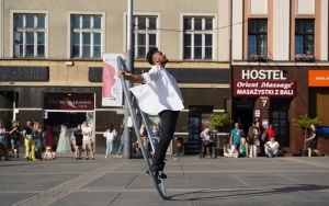 Pokazy akrobatyczne na rynku w Katowicach (17)