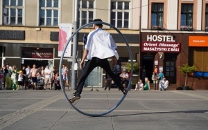 Pokazy akrobatyczne na rynku w Katowicach (18)