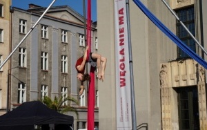 Pokazy akrobatyczne na rynku w Katowicach (1)